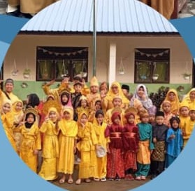 Peringatan Hari Besar Nasional Berbusana Adat SDN 050661