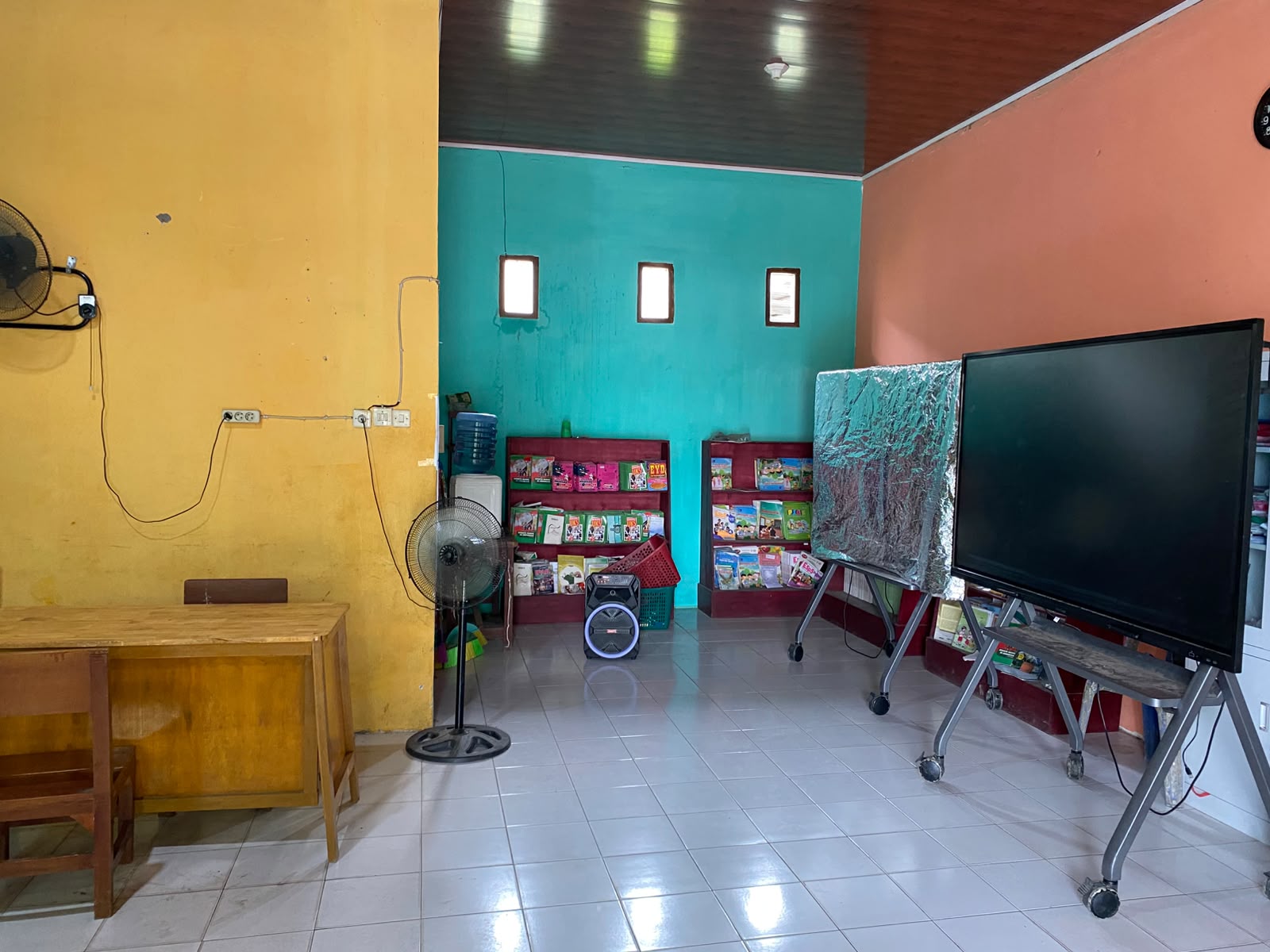 Ruang Perpustakaan & Smartboard Interaktif SDN 050661 Kwala Bingai